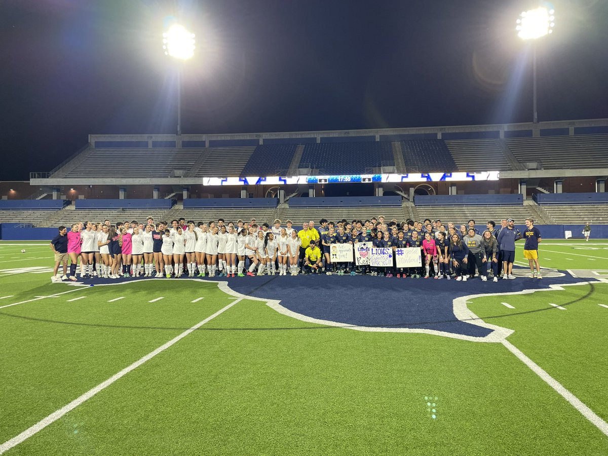 We are competing tonight on the field, but we can come together afterwards to say THANK YOU to our officials. MHS &amp; MBHS boys &amp; girls with tonight’s officials! #TheTexasWay <a href="/THSCAcoaches/">THSCA</a> <a href="/OfficialTHSADA/">THSADA</a> <a href="/BoydSoccerR2L/">MBHS Bronco Boys Soccer</a> <a href="/GirlsBoyd/">MBHS Girls Soccer</a> <a href="/MHSLionsSoccer/">MHS Lions Mens Soccer</a> @mhslionettes