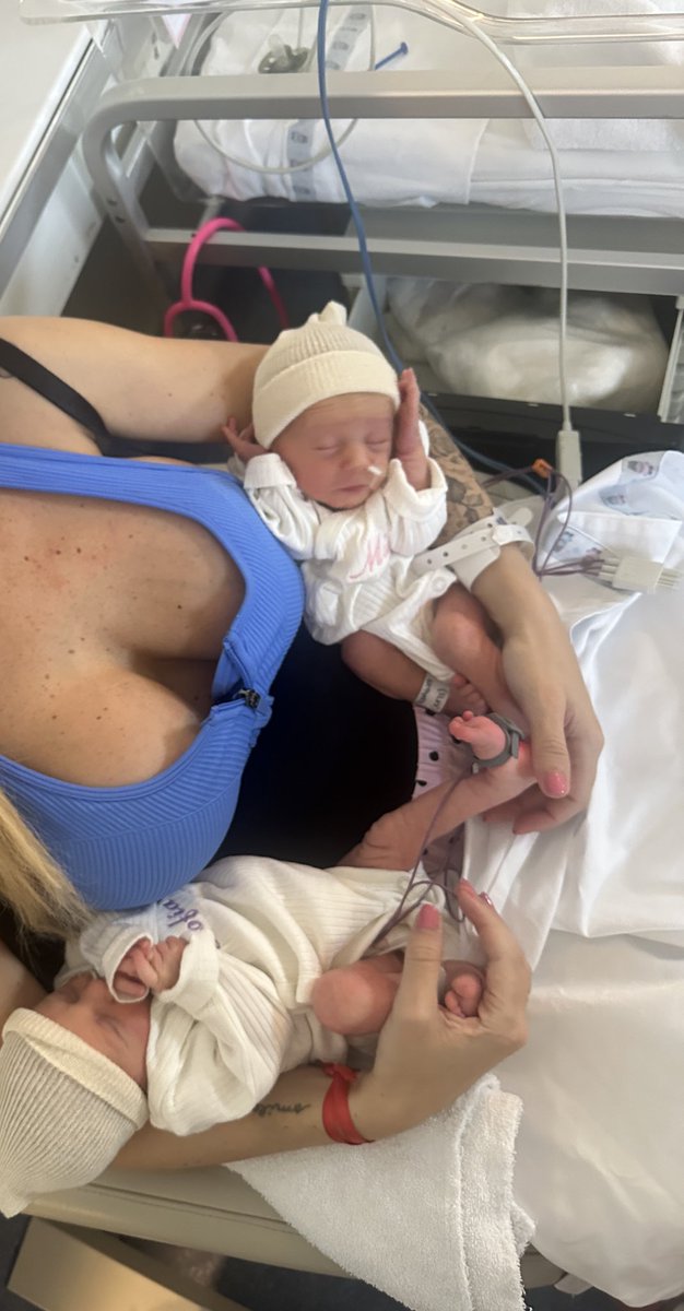 Te estamos esperando papi para celebrar el triunfo! Acá posando en la clínica extrañándote ❤️ <a href="/RusoRodriguez/">Diego Rodriguez</a> 
#AAAJ