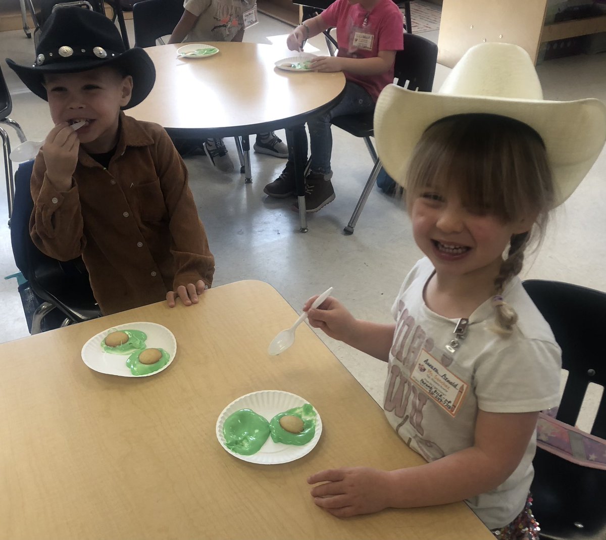 Ituarte_ES's tweet photo. Western Day @Ituarte! Our little PK3 cowboys and cowgirls lassoed a good book and enjoyed some Green Eggs and Ham to wrap up Read Across America Week! 📚#ReadAcrossAmerica #LassoAGoodBook #WesternDay #ALLIN https://t.co/RAcZlH0b3r