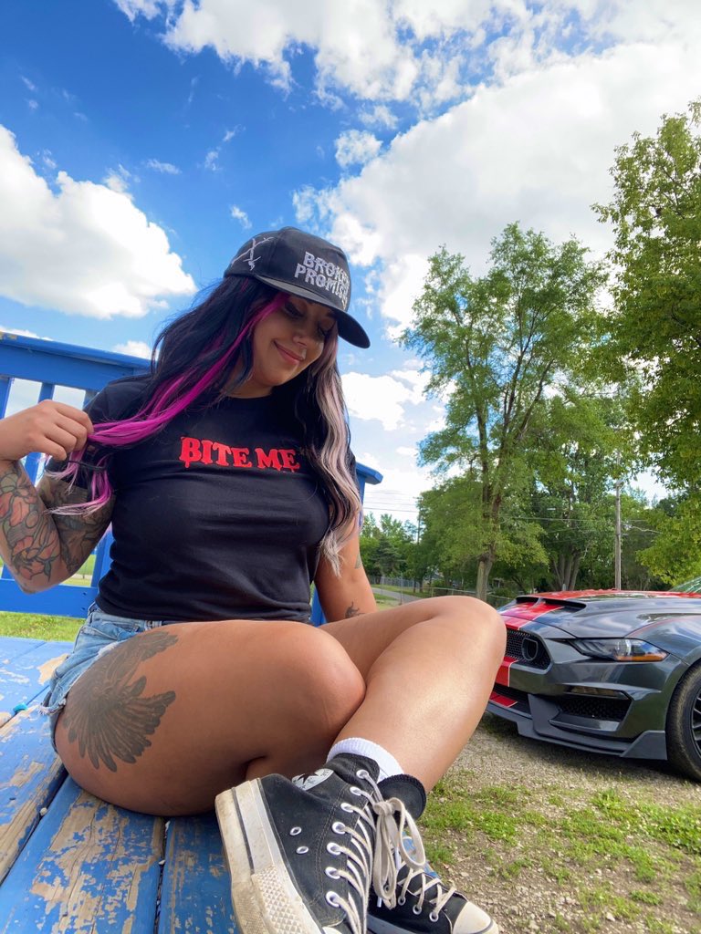 goddessnixie's tweet photo. Summers coming.. who's ready for these kinda photos again 🥰 https://t.co/Yy59iyDUVN