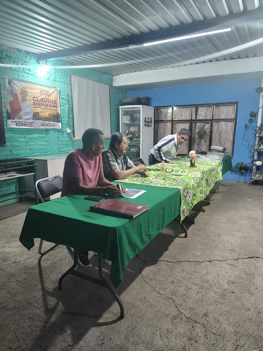 benitocuautle's tweet photo. Agrupación Cholulteca Amplia grupo ACHA como cada viernes nos reunimos  simpatizantes de  morena lideres y dirigentes de las 13 juntas y de los 10 barrios de #SanPedroCholula ciudadanos libres de pensamientos afines de la izquierda social 
🔺Les compartimos unas fotos https://t.co/HEnbSd24C0
