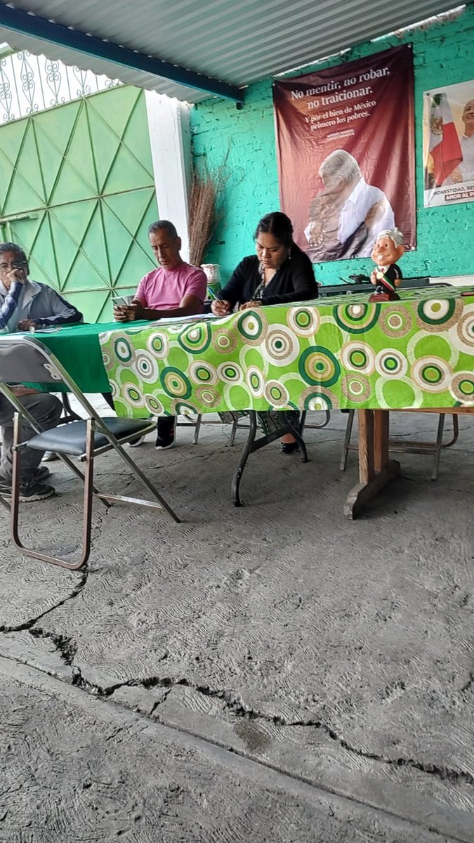 benitocuautle's tweet photo. Agrupación Cholulteca Amplia grupo ACHA como cada viernes nos reunimos  simpatizantes de  morena lideres y dirigentes de las 13 juntas y de los 10 barrios de #SanPedroCholula ciudadanos libres de pensamientos afines de la izquierda social 
🔺Les compartimos unas fotos https://t.co/HEnbSd24C0