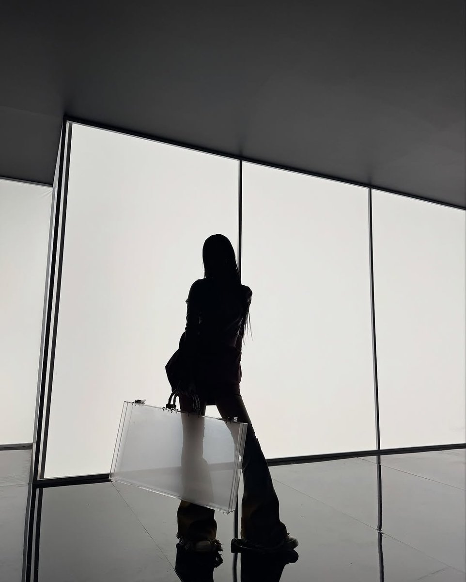 #YEJI yezyizhere instagram update