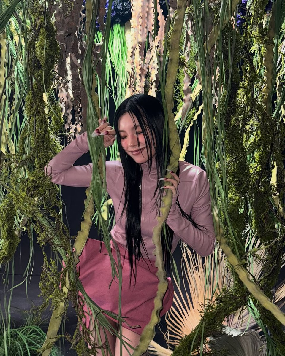 yejigallery's tweet photo. #YEJI yezyizhere instagram update https://t.co/9MEIJrnhgs
