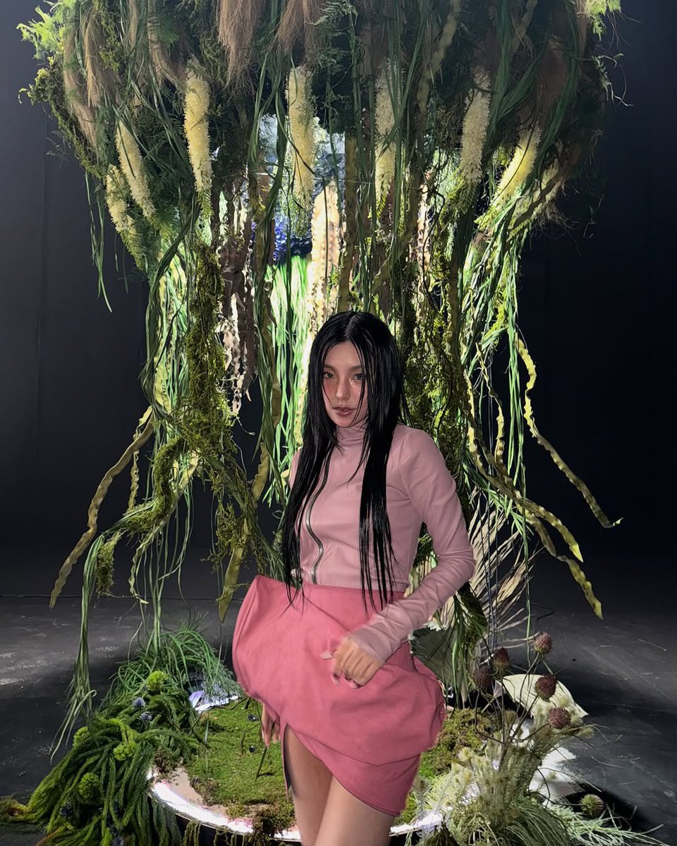 yejigallery's tweet photo. #YEJI yezyizhere instagram update https://t.co/9MEIJrnhgs