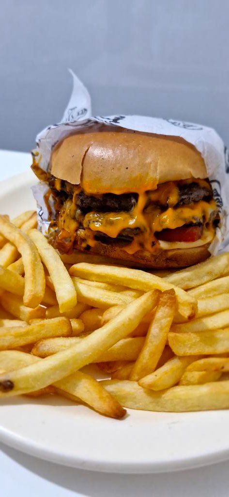 Luscadelaa's tweet photo. Enaltecendo o melhor lanche da cidade ❤️ https://t.co/Pj5Lk8qhop