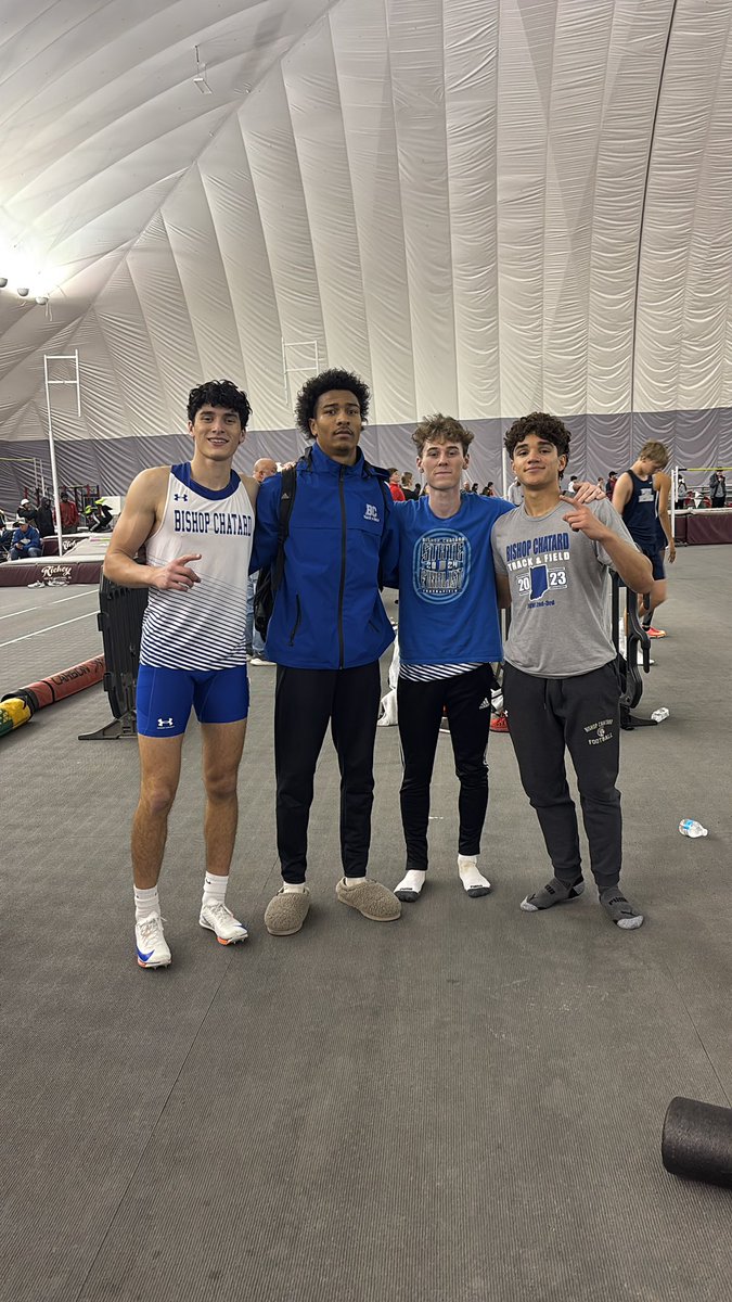 Boys 4x200 breaks school record with time of 1:29.55