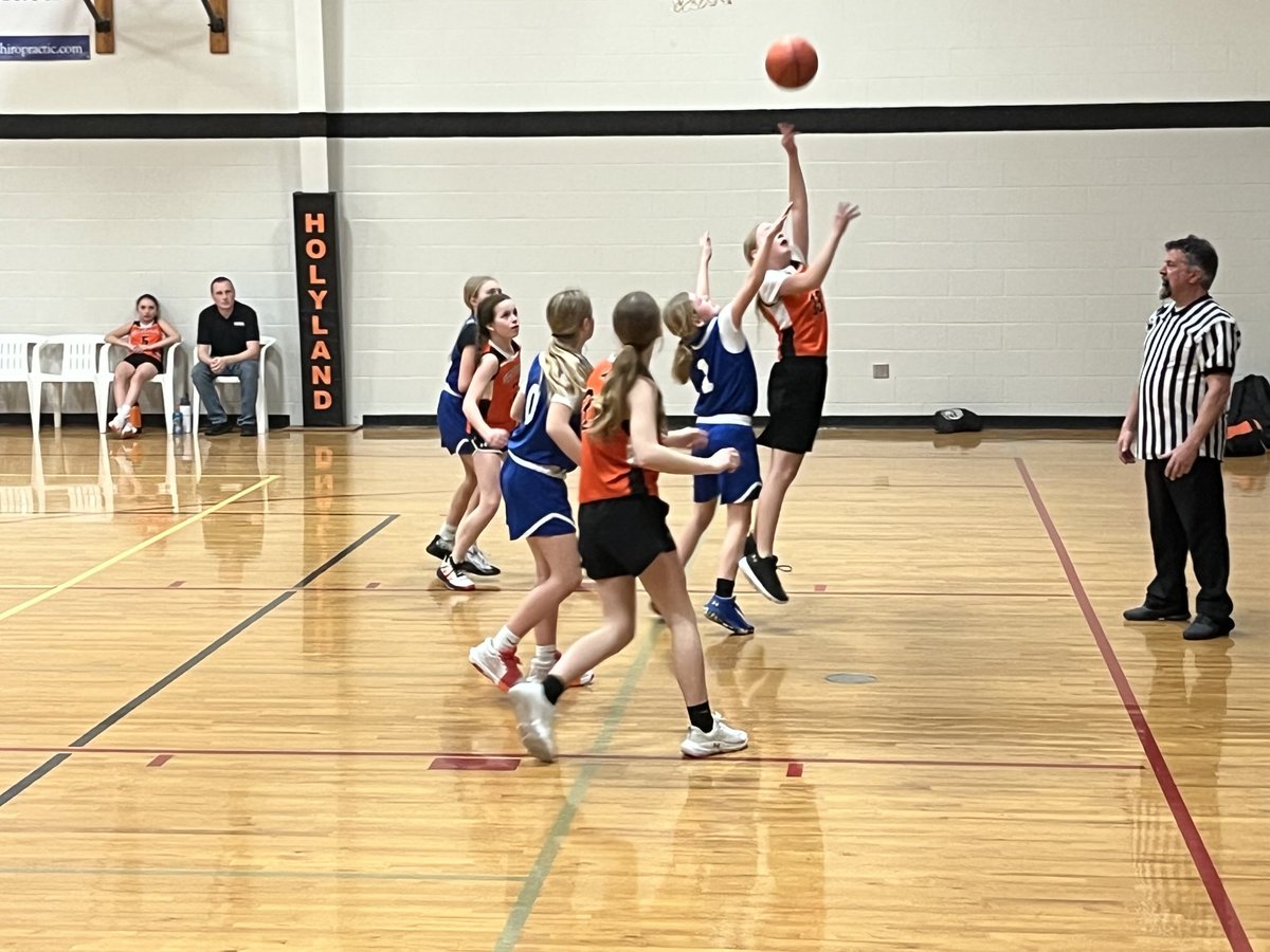 hshoops25's tweet image. Watched the ⁦@panthersgbb⁩ 6th grade group win a 3 on 3 championship in St.Cloud tonight!
Panther Cora H. was the best athlete I saw on the court. 
Superior athleticism, defends everyone, can score with both hands!
#pantherpride 
#Champs