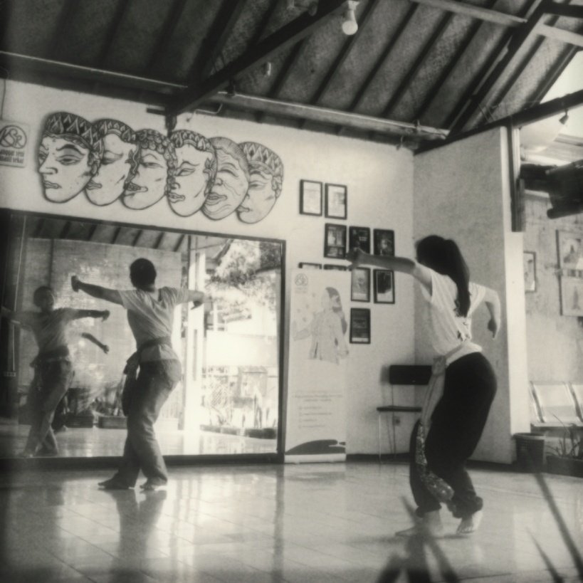 rayuansima's tweet photo. @TamagoPost ㅤ

️️ ️️️️️️
Pitaloka Citradipa, 1998.
Hari ini sedang sibuk membuat jadwal dan mencatat untuk keperluan mengajar. Pagi ini kesibuk kalian apa?

️️ ️️️️️️
ㅤ https://t.co/f44nEvD24p