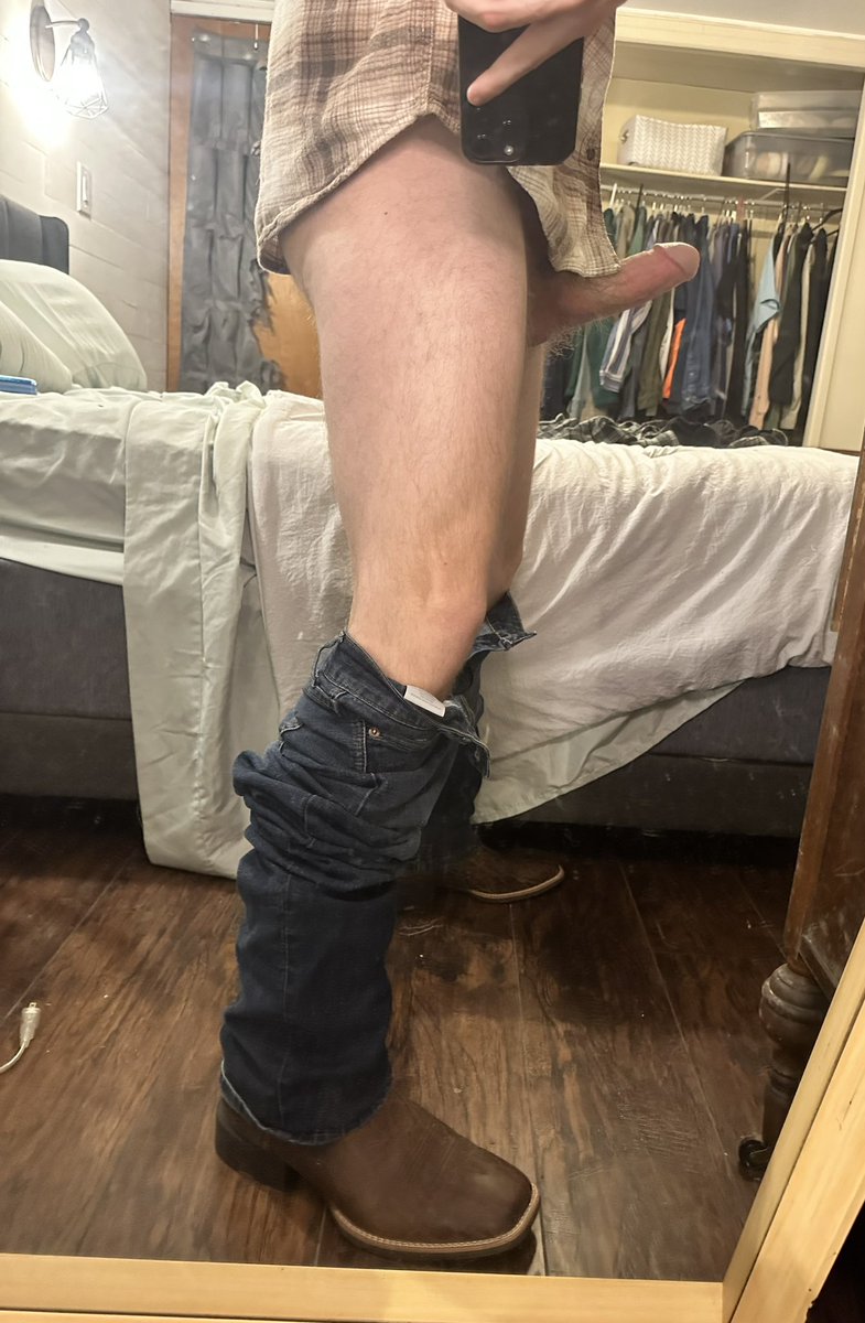 dontaej0's tweet image. my jeans are down, get to work boy 😈