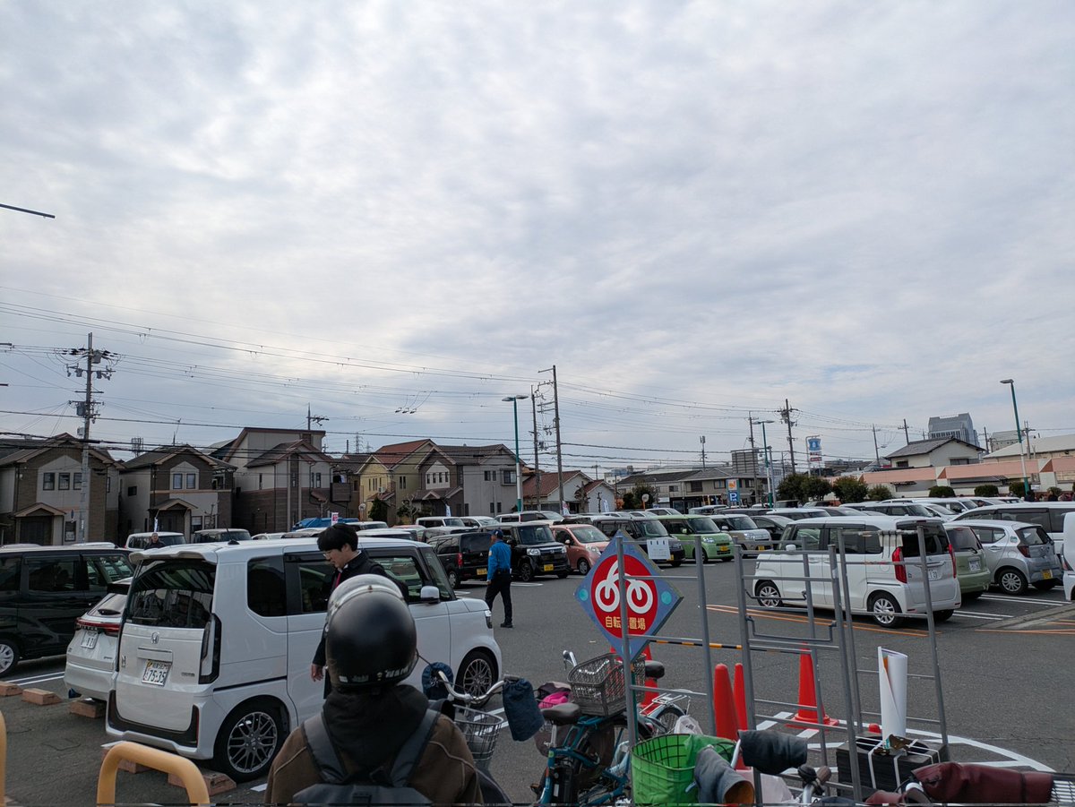 black_tree_'s tweet photo. ダイエー泉佐野店
リニューアルオープン
すごい人！
＃ダイエー
＃泉佐野 https://t.co/i4S5d890vg