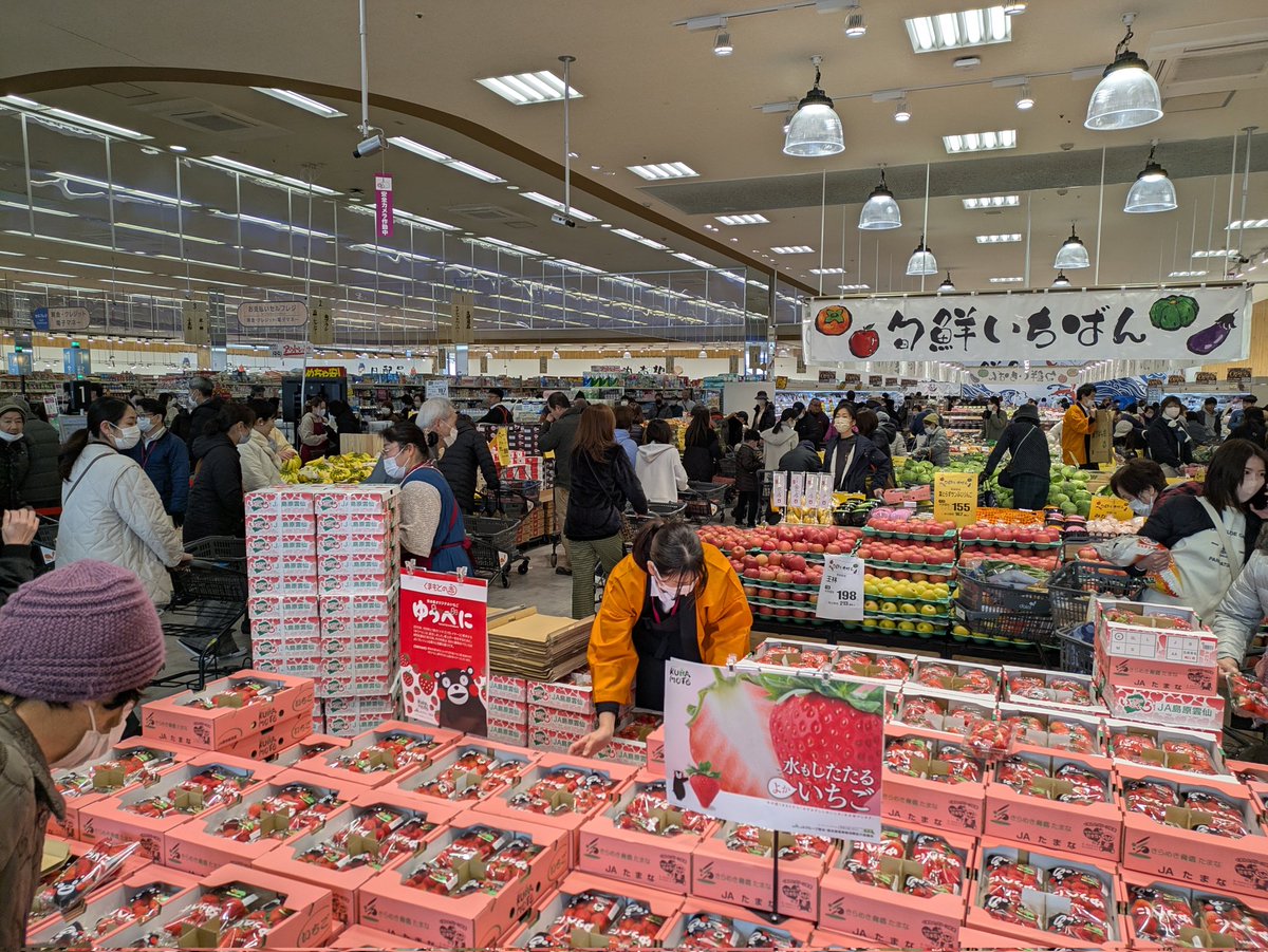 black_tree_'s tweet photo. ダイエー泉佐野店
リニューアルオープン
すごい人！
＃ダイエー
＃泉佐野 https://t.co/i4S5d890vg