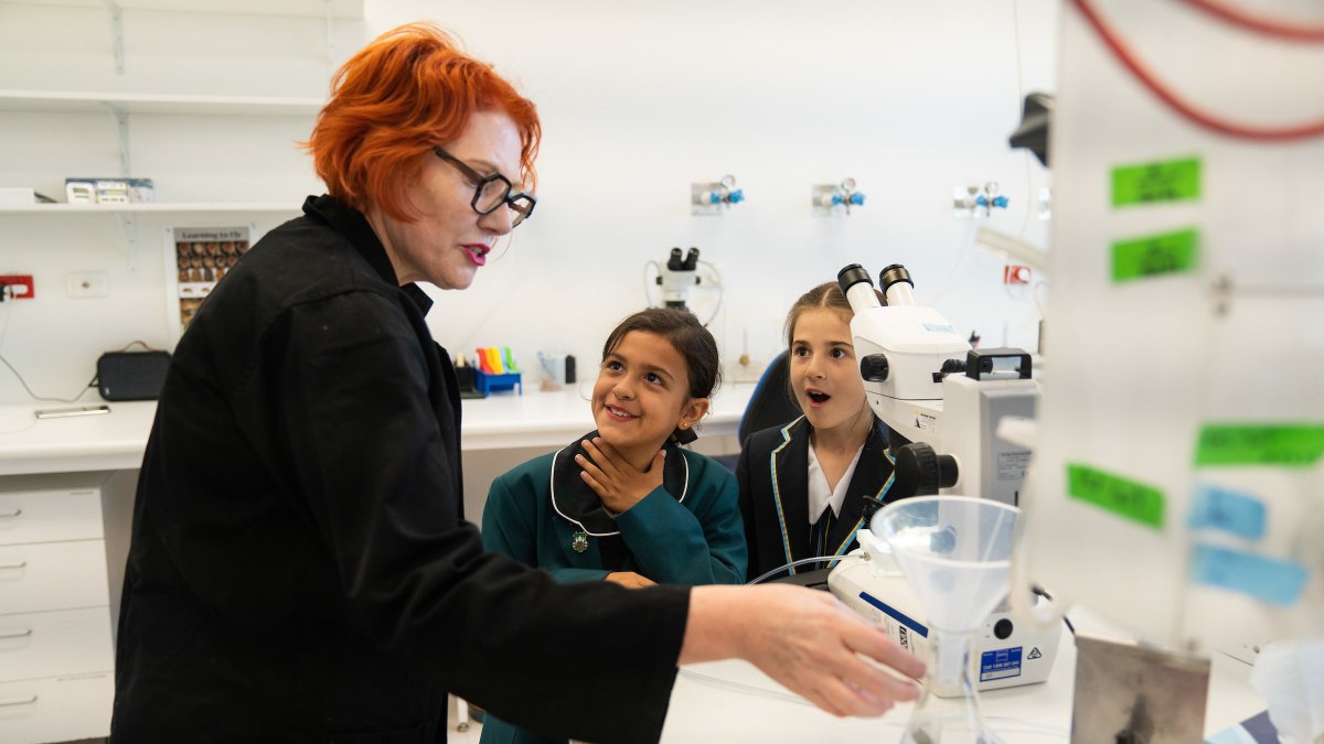 JCSMR's tweet image. This #InternationalWomensDay, we celebrate the brilliant women in STEM who are pushing boundaries, breaking barriers and inspiring the next generation. Thank you for making our world better. 💜 #IWD2025
