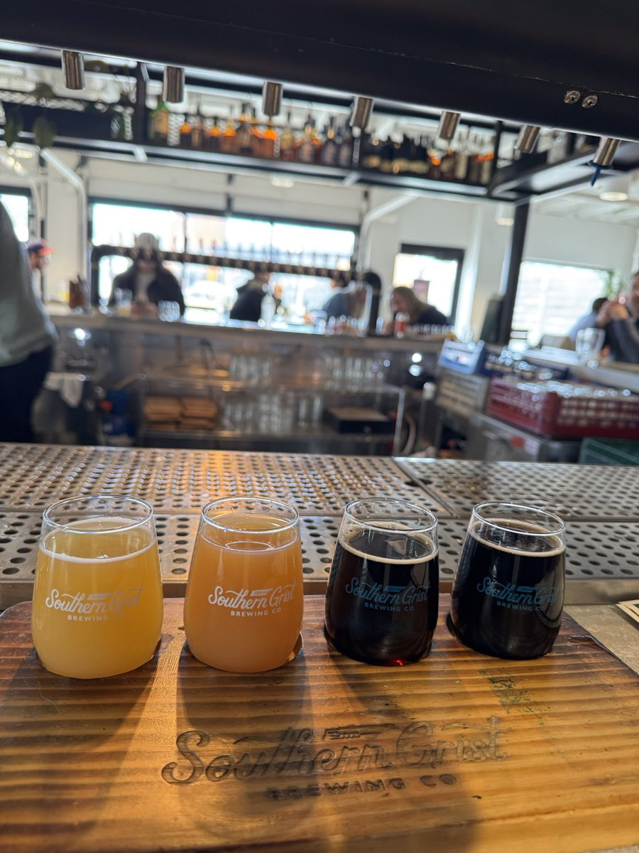 beerbabejess's tweet photo. Hello, Nashville! @southerngrist https://t.co/8lsAiwK0WW