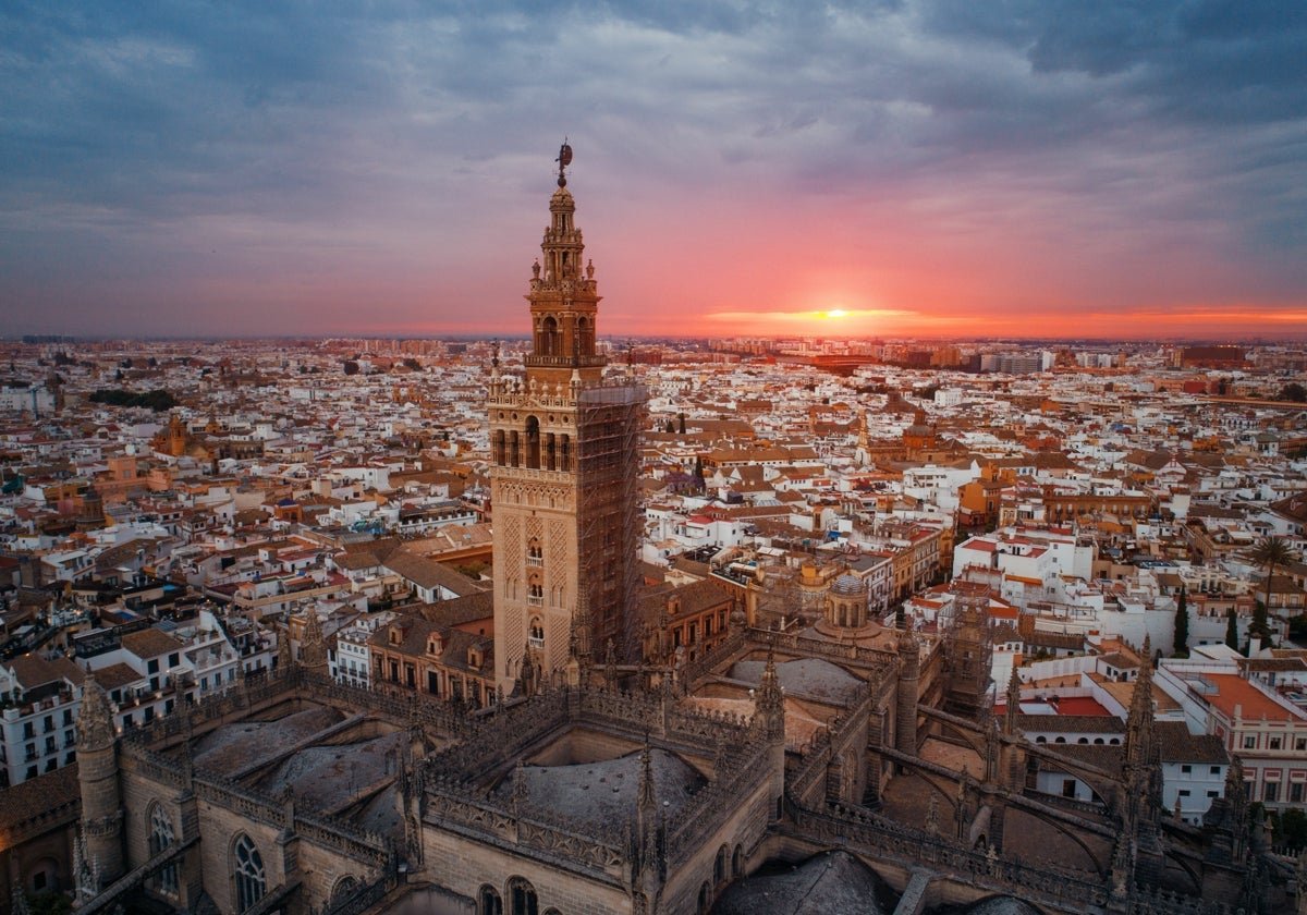PasionDeSevilla's tweet photo. Por muchos viajes que hagas, como SEVILLA no hay nada 😍

#SSantaSevilla25 https://t.co/IE3HEBsGOz