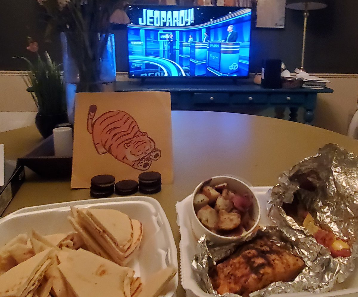 joshtigerhill's tweet image. #LearnedLeague #LL104 MD19 thread. I absolutely MUST break the Tiger Loser Waltz, as today is another must-win. Friday Fish Factfueling with the four COOKIES I earned yesterday, plus one that carried over from Wednesday's beer...