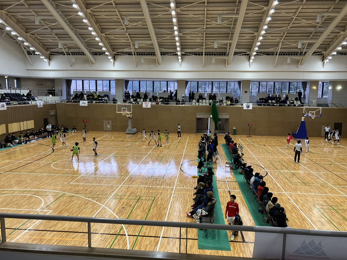 星槎箱根キャンパスさんとのコラボで、
星槎レイクアリーナ箱根で行われている、
Ｕ12バスケ大会に来てます🏀
チームベンチにアクアクララ置いてます👍
選手が最高のパフォーマンスしてくれればと思います😁
#箱根
#株式会社古川
#星槎箱根キャンパス
#実は高校の時バスケ部キャプテン