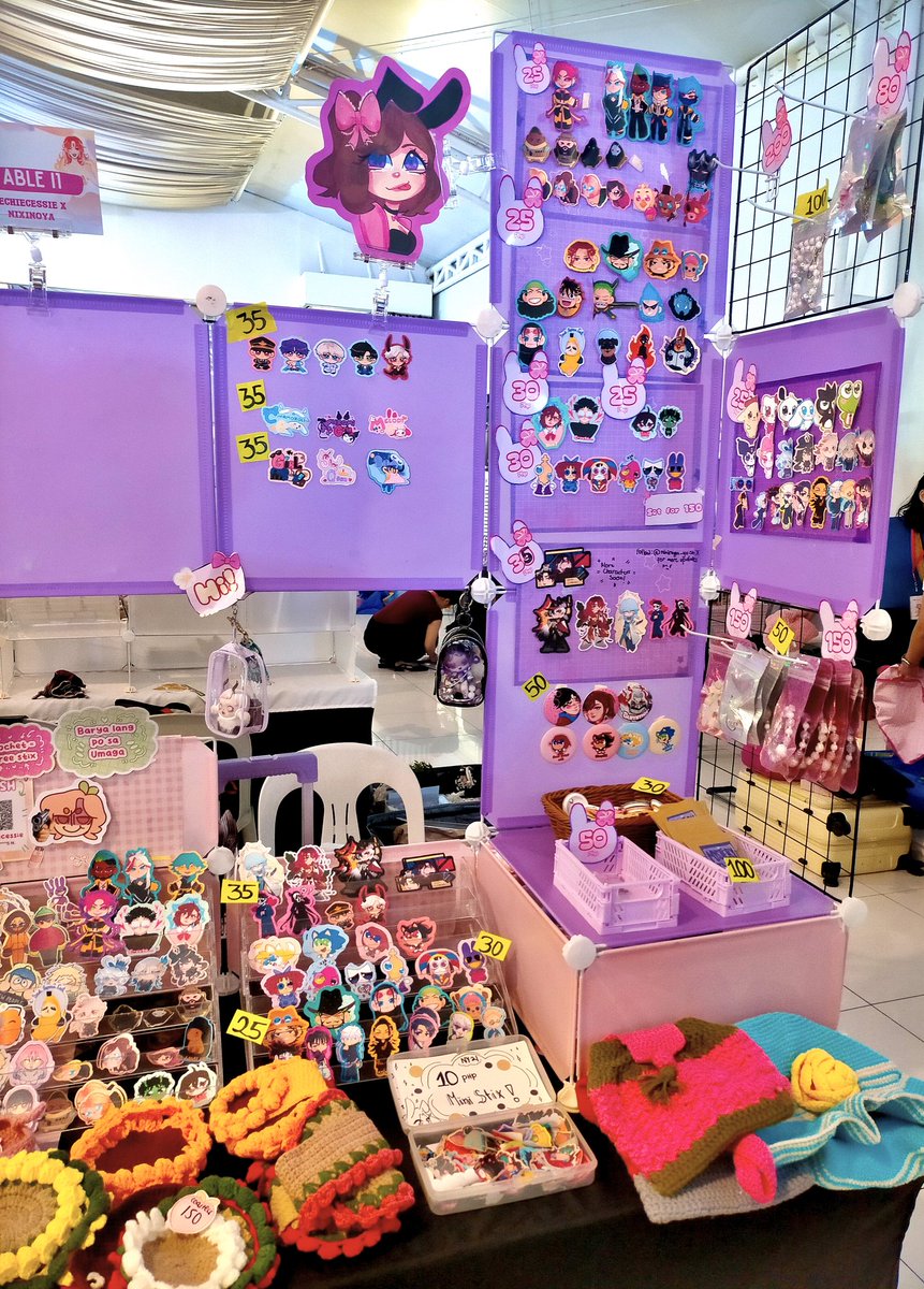 Hi!! Me and <a href="/Nixinoya_yu/">Nixinoya 💜🖤</a> are here in #POTAWomensMonth  !!!

🌸 Feel free to drop by at Table i1 and support us 🥺🩷

#PatronsOfTheArts