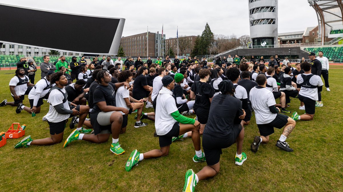 Oregon Football tweet media