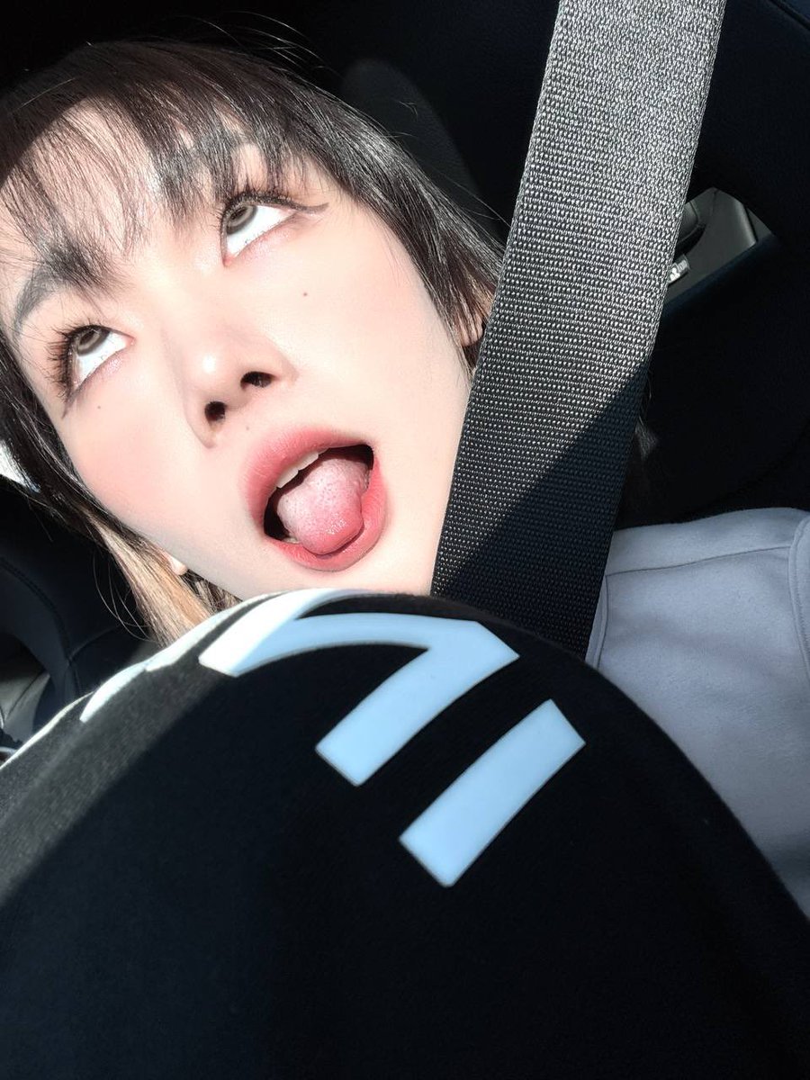 A. 會做飯給你吃的A罩杯

B. 會每天幫你吃的G罩杯

學員請選擇？ https://t.co/jhI22J7GQP
