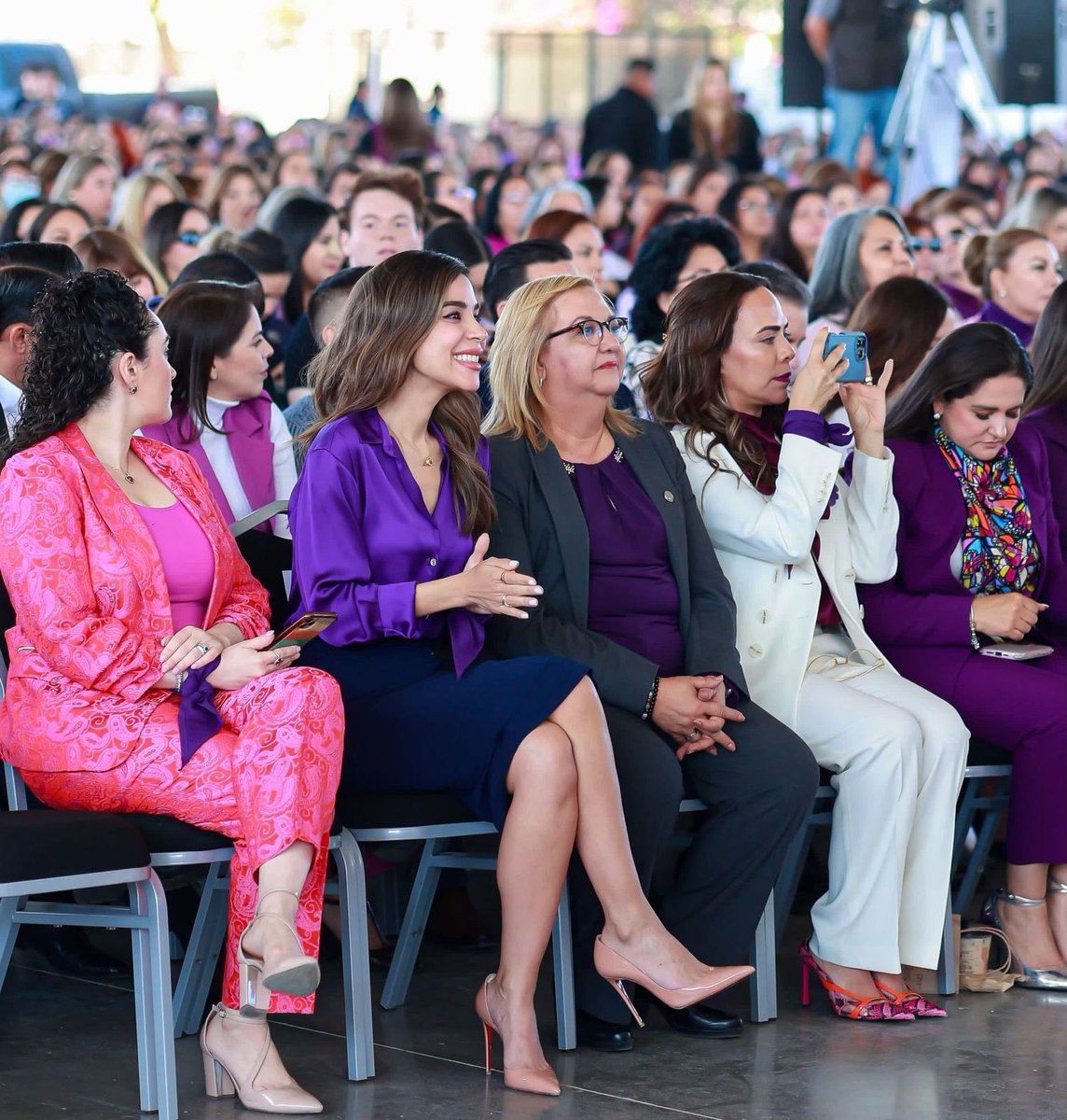 DianaKarinaBa's tweet photo. Conmemoramos el Día Internacional de la Mujer junto a nuestro gobernador @AlfonsoDurazo admiramos la fuerza, lucha y voz de las mujeres que estamos transformando Sonora 💜 https://t.co/pJQaRyxZ5F