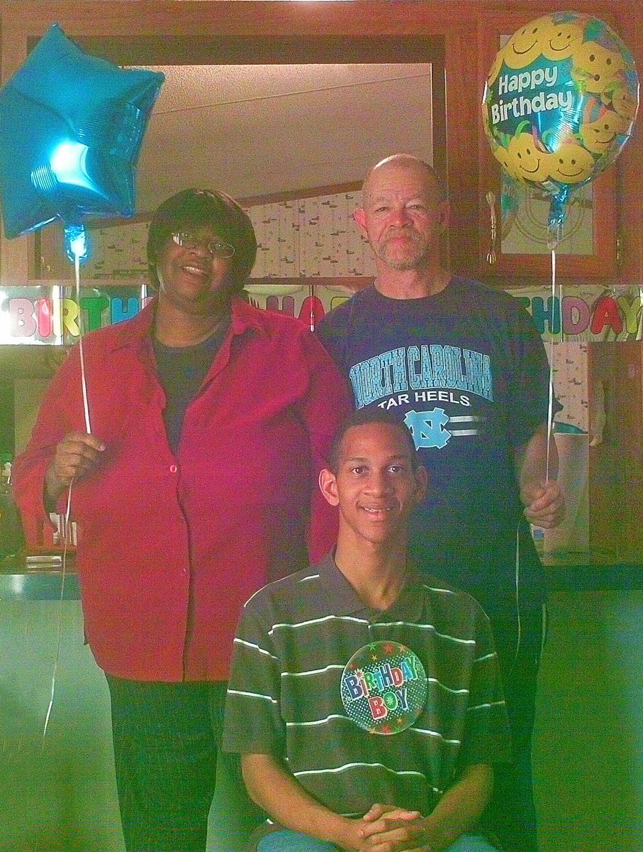 JosephHill3794's tweet photo. "I will always be blessed to have been raised by my two loving parents👨🏾👩🏾👦🏾❤, no matter how I celebrate my #birthday🥳🎂."
I Love My #Family❤
I Love My Family❤
Photo By: Joseph Hill🙂📸
Photo Taken: #March 2013📸
#OnThisDay
#BirthdayBoy🥳🎂
#BirthdayThrowback🥳🎂 https://t.co/3gt4yMw3p2