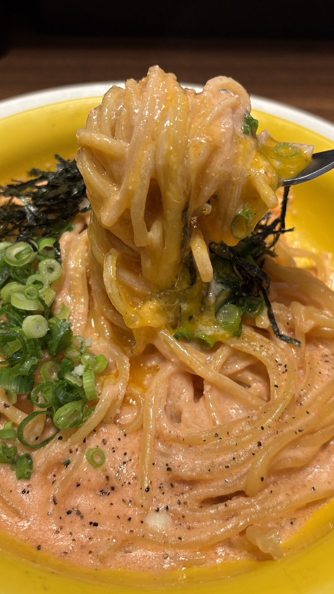 ガストの明太カルボナーラ超もっちもちでバカ濃厚で激うま。しかもやまやの明太子使用でしっかりとピリ辛。ガスト史上一番美味い。