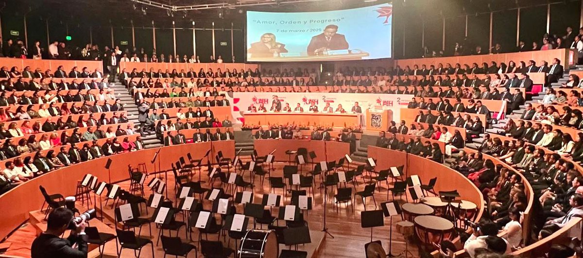 La <a href="/UAEH_OFICIAL/">UAEH</a>  es la más importante Institución para la formación de nuestros jóvenes en nuestro Estado.

Hoy presente en el informe del Rector <a href="/Dr_OctavioCA/">Octavio Castillo Acosta</a>

¡Felicidades a nuestra Universidad!