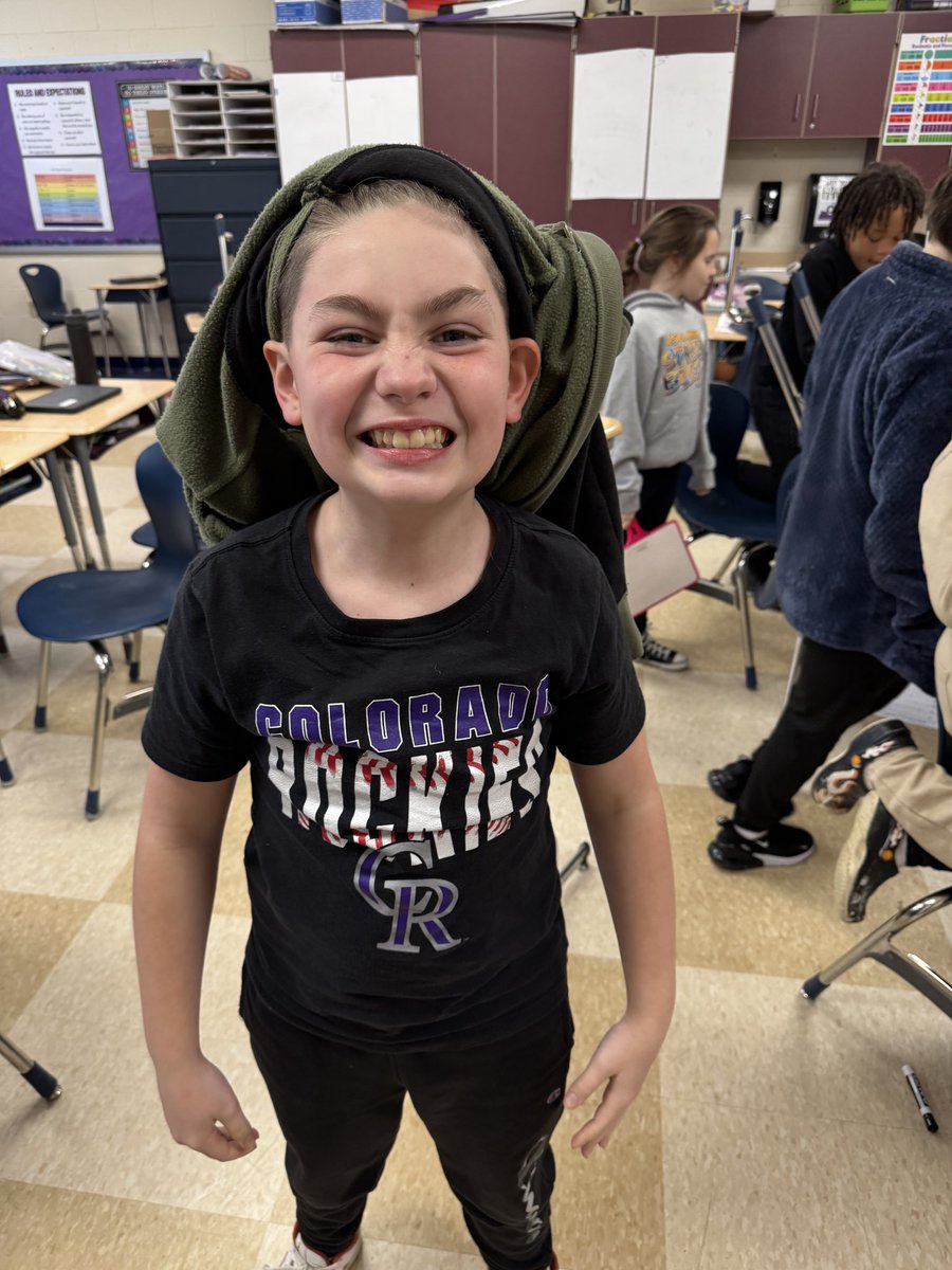 Reading is everywhere, even our clothes #drseuss #ReadAcrossAmericaWeek <a href="/Creekvw_Tweets/">Creekview Elementary</a>