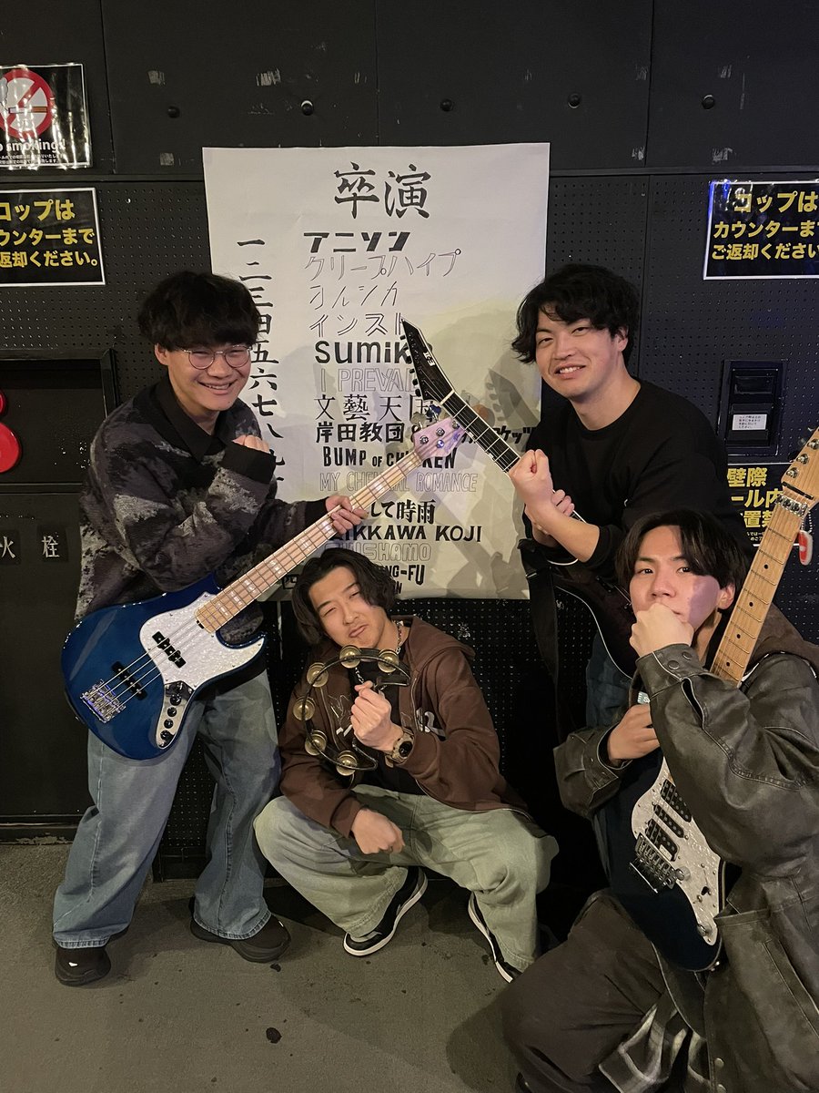 F_ken_tit's tweet photo. 卒業Live始まります！！ https://t.co/k68H16CadA