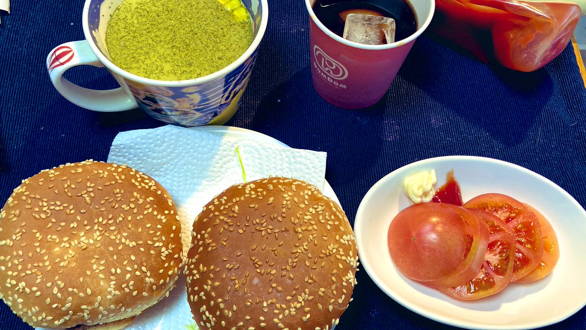 kaz6thlife's tweet photo. 【#Breakfast today.＆ my #life】
      "△,,,△"🌼
"(^≡>O<≡^)"
"m"🍔♥️"m"

：
昨日お土産に買ってきた、#ドムドム #ハンバーガー #DOMDOM #burger ♪♥️✨＾＾👍
①regular hamburger
②#fishburger
③#日本茶🍵#greentea
④#tomato
です♥️
懐かしい味です❣️
美味しい❣️😘👍
#コーヒーカップ 可愛い😍ので持ち帰って使いましたよ。
              #ドムドム湊川店

                               ⏰07:00