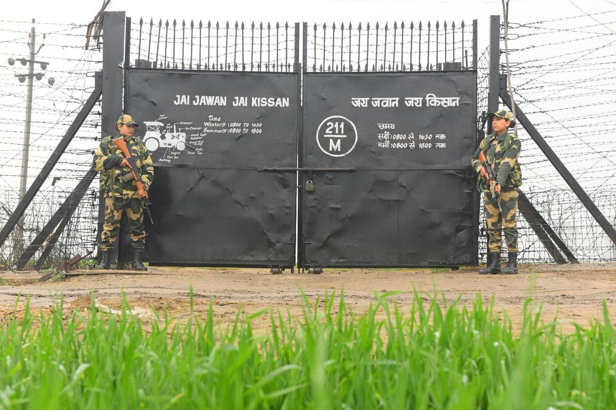 swatisah2000's tweet photo. #Saluting the strength of women who guard our borders with unwavering courage. 🇮🇳 #BSFWomenWarrior #WomenLedEmpowerment #BSFMahilaShakti https://t.co/AmfxB6UFJU