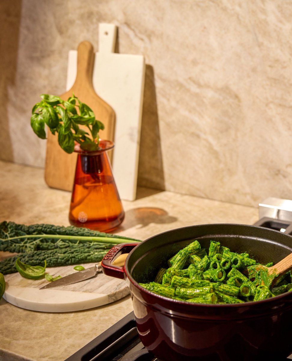 Meet The Counterstand—for ingredients that deserve to be alive. After 2-3 weeks of growing, you'll be ready to harvest as needed for peak flavor and nutrition. 🌿⁠