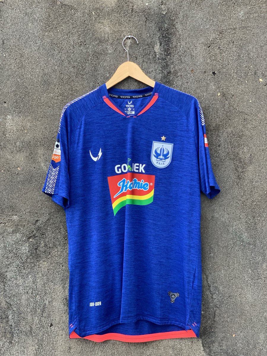 syaputra17's tweet photo. Izin ngelapak min, semoga rejeki anak 👶🏻 #jersey4sale @Jerseyforum @JerseyLigina 
PSIS Semarang Home 2019
Nameset David Maulana 29 (XL) idr 700 k 
• Minus nameset crack sedikit 
More info wa 0822-9361-6399 https://t.co/LNifZ3ZqNn