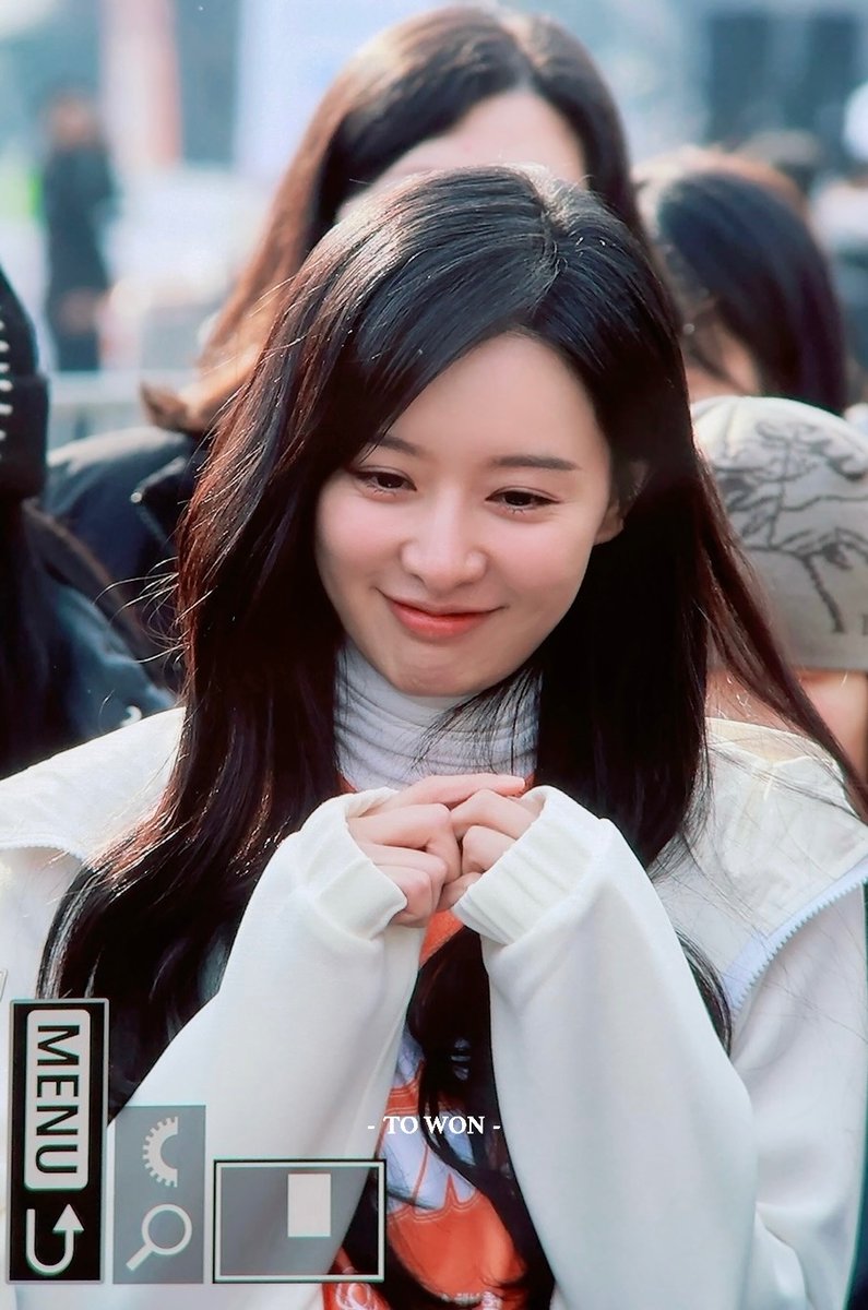 TOWON_1019's tweet photo. 250308 천사토끼 드디어 만났어!
#KimJiwon #김지원 https://t.co/HNcW4uzNlE