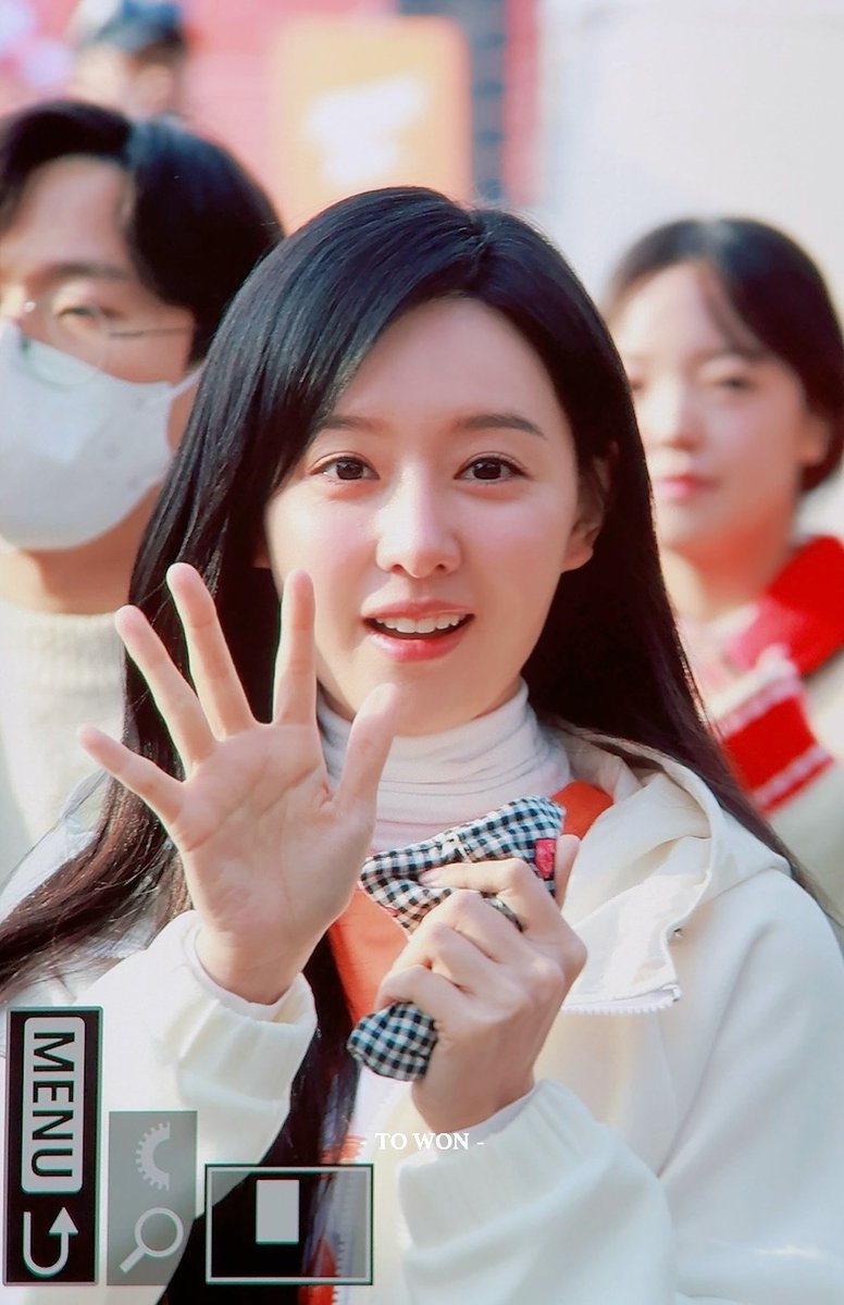 TOWON_1019's tweet photo. 250308 천사토끼 드디어 만났어!
#KimJiwon #김지원 https://t.co/HNcW4uzNlE