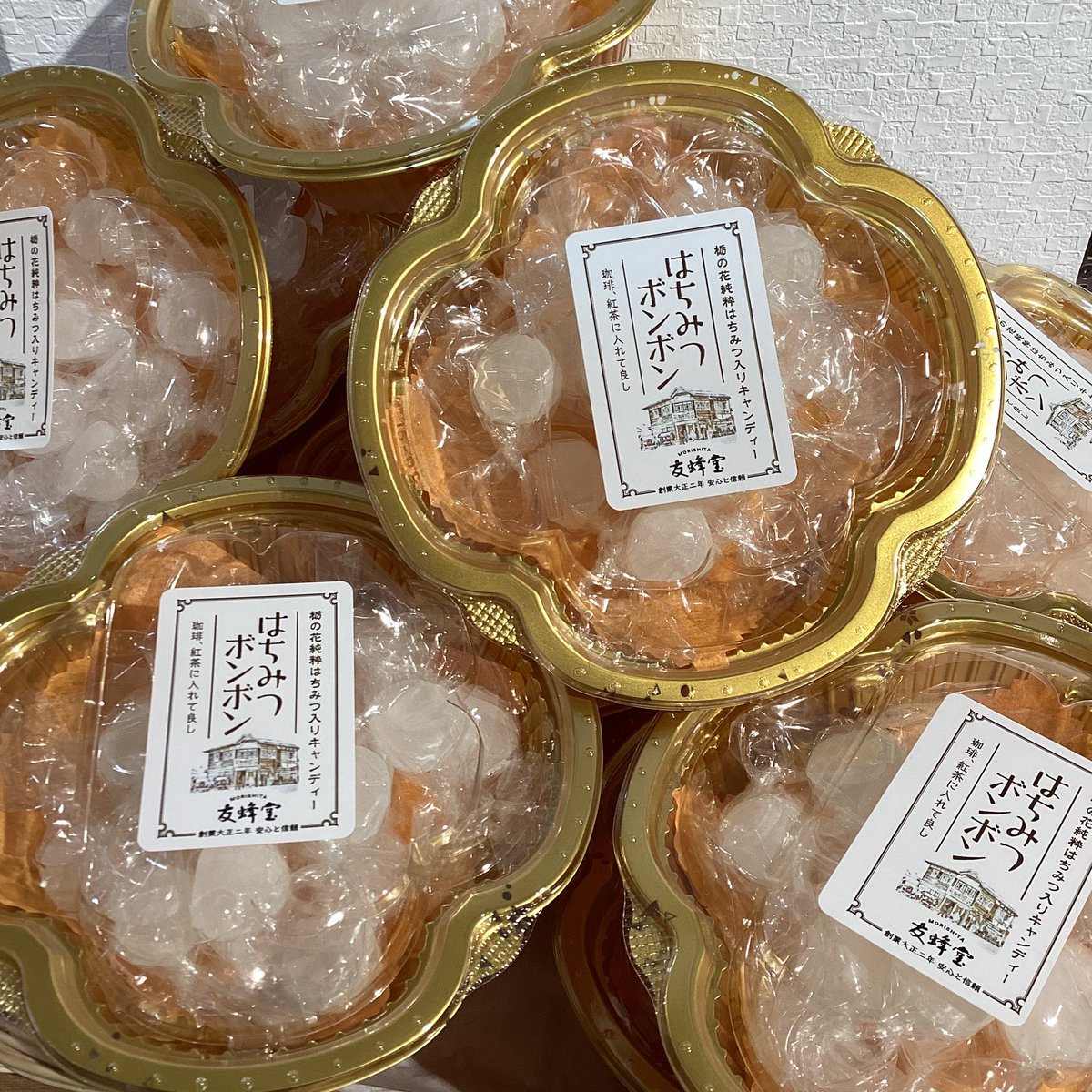 jibamonyasouhon's tweet photo. 本日３月８日は
ミツバチの日🍯🐝

本日11時から！店奥じばもっちんにて
森下友蜂堂さん
はちみつやさん
@hachimitsuya1 
によるはちみつ商品の試食・試飲会✨

はちみつれもん
はちみつ入りせんべい
はちみつボンボン
はちみつ入りらっきょ甘酢漬け
富山のはちみつをぜひご堪能ください！🍯 https://t.co/vyrXTuTAsq