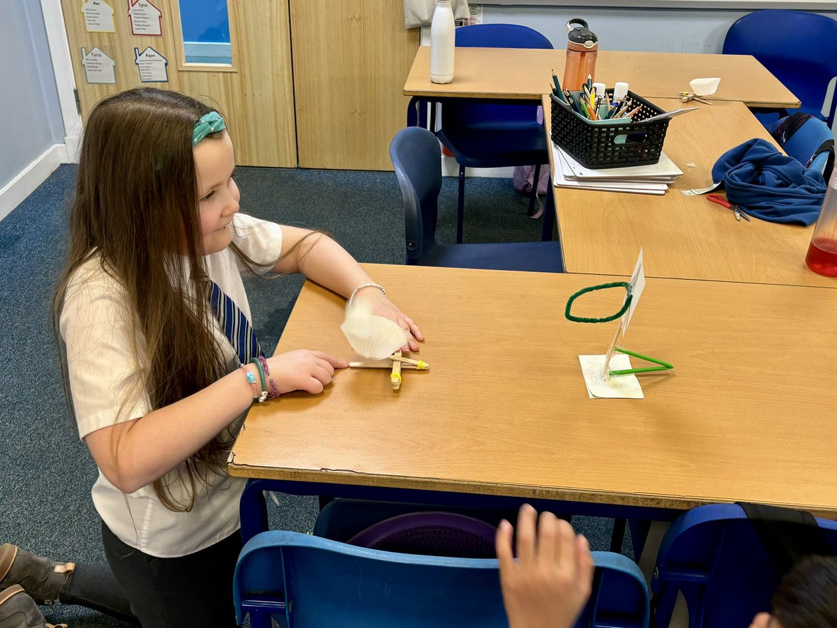Anto_P5's tweet photo. At STEM Leading the Learning this week, we made a catapult and basketball hoop. #antoSTEM https://t.co/FK7bX10Xtq