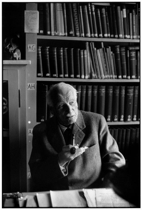 Fparrhesia's tweet photo. “Kimse bir başkasını yargılayacak kadar kusursuz değildir. Ama bazıları bu hakkı kendinde görebilecek kadar hadsizdir.” 

—Carl Gustav Jung https://t.co/BdbAyz1I1F