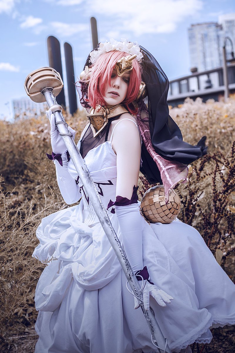 Low budget, maximum creativity! Who says you need a big budget to create something amazing! 🤩 Check out our other socials to see what this costume is made out of!