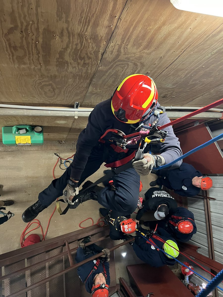 statesborofire's tweet photo. This week at the Statesboro Fire Department, we finished up our Ropes 1 (RTR 1) training class with Effingham Fire Department as well as Pooler Fire and Rescue! From knot tying to basic rigging, our team is putting in the work to enhance safety and efficiency in the field. https://t.co/A4193SPxMe
