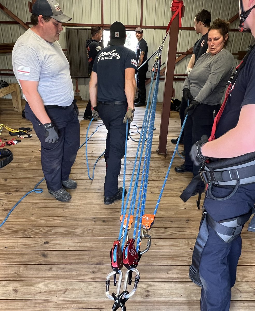statesborofire's tweet photo. This week at the Statesboro Fire Department, we finished up our Ropes 1 (RTR 1) training class with Effingham Fire Department as well as Pooler Fire and Rescue! From knot tying to basic rigging, our team is putting in the work to enhance safety and efficiency in the field. https://t.co/A4193SPxMe