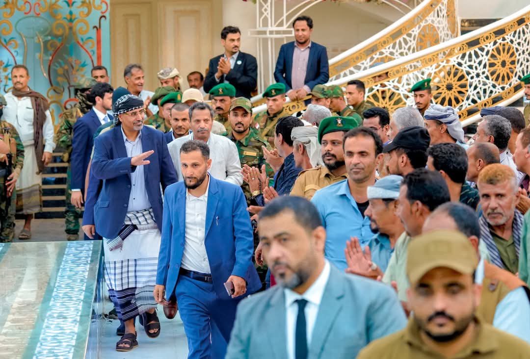 زيارة الرئيس القائد عيدروس بن قاسم الزُبيدي إلى أبين فيها دلائل ورسائل حاسمة، وهي صفعة قوية في وجه دعاة الفوضى والفتن من قبل مليشيا الإخوان الإرهابية، الذين يحاولون عبر ابواقهم المأجورة تمزيق اللحمة الوطنية الجنوبية والنسيج الإجتماعي، وقد أكد الرئيس الزُبيدي أن أبين الإباء هي
