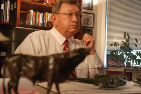 DrinkallCoach's tweet photo. ALUMNI SPOTLIGHT

John Kulhavi

🇺🇸 
• Retired Brigadier General
• Vietnam veteran
• Flew 300+ missions
• Earned Purple Heart
• 43 military awards

💰
• Merrill Lynch Managing Director
• Top U.S. financial advisor
• Pioneered team-based brokerage

Hero. Visionary. Pioneer. https://t.co/3AErfrHyRn