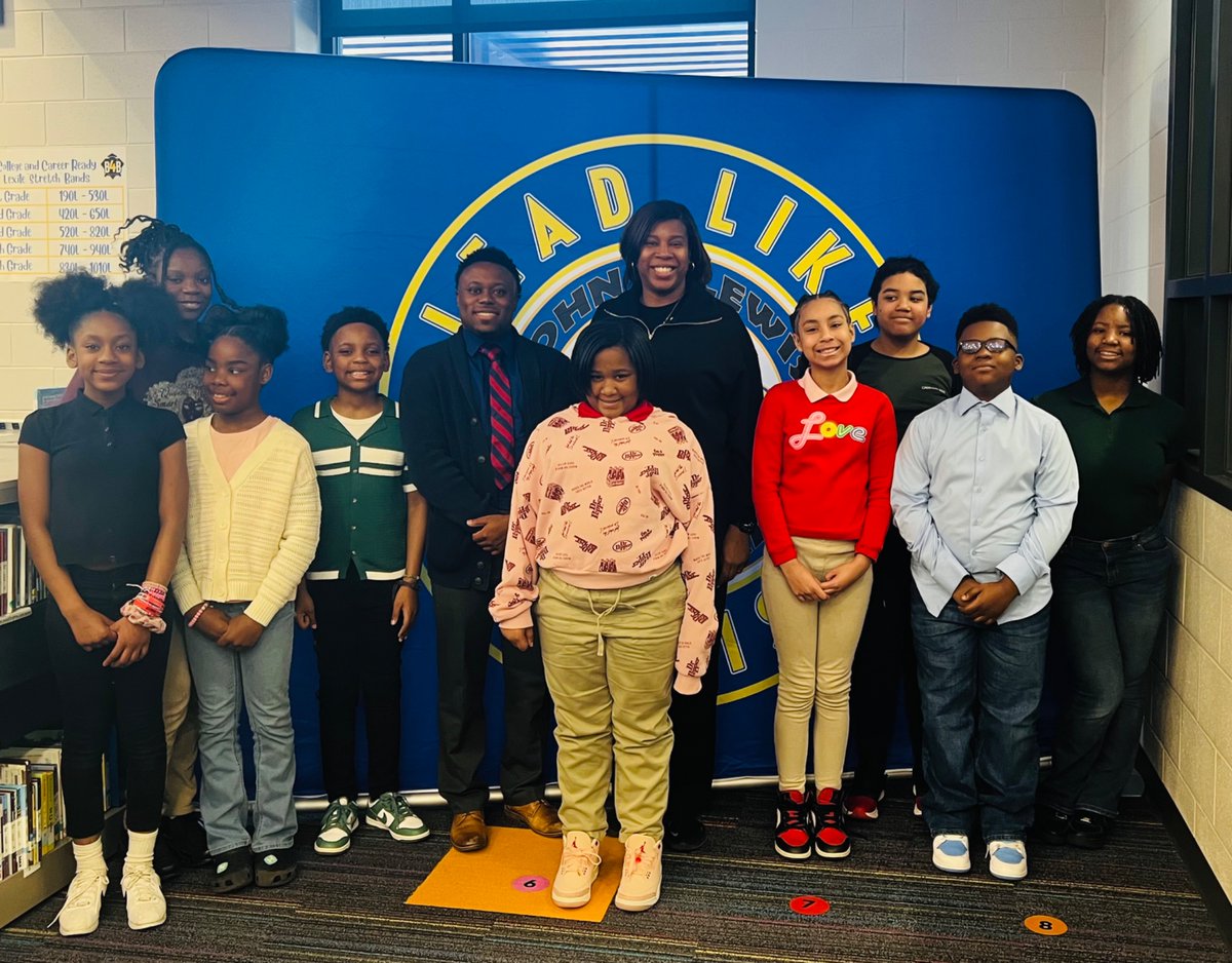 jarredsmoore's tweet photo. I had an awesome time discussing college readiness w/ the brilliant scholars of John R. Lewis Elementary. Principal @AB_Hurley & the JRL team are doing an awesome job of teaching students how to lead like Lewis. And yes, I wore navy and garnet for Patriot Pride Friday. #OneBibb https://t.co/s6ZQIrQ97A