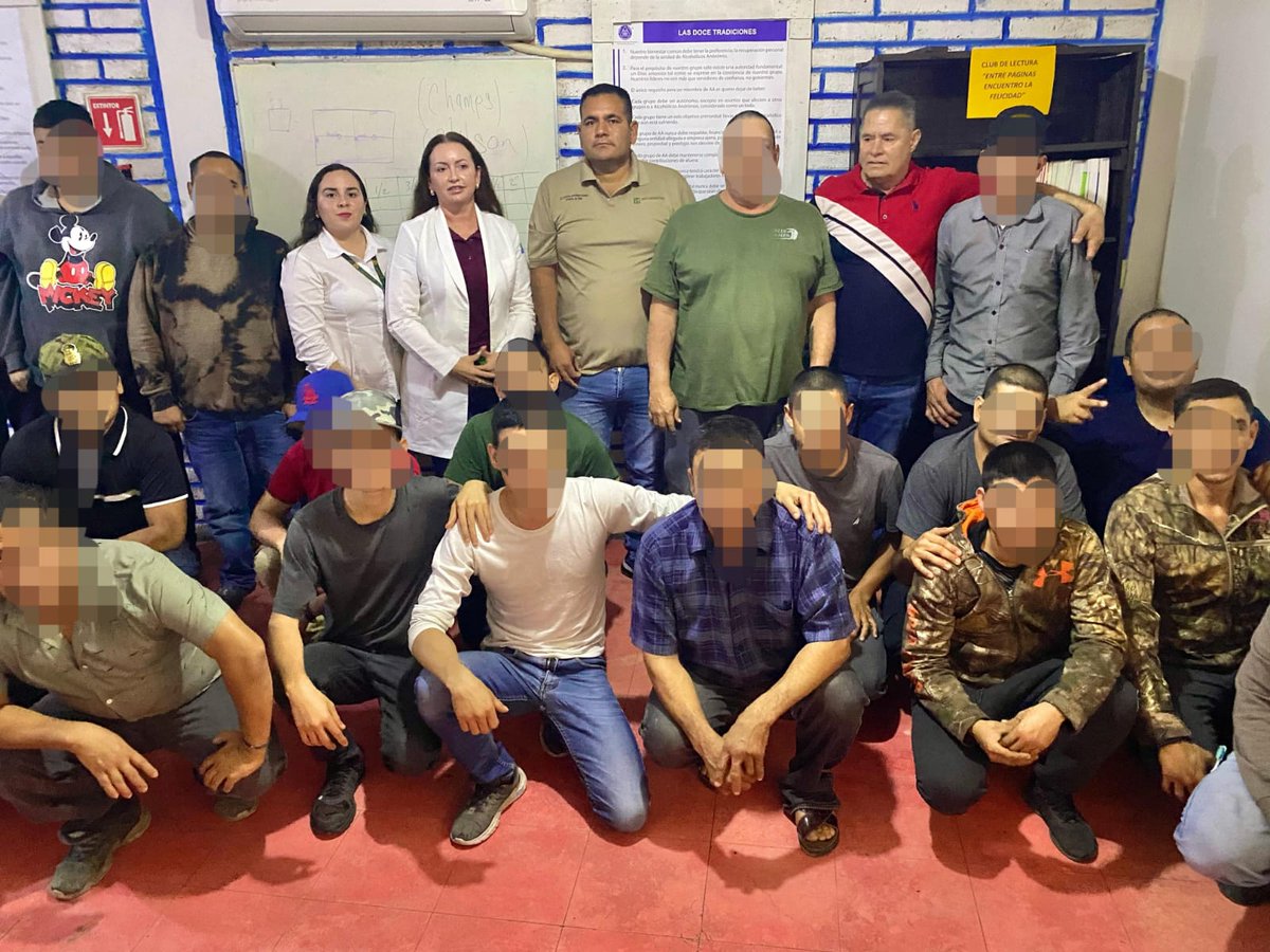 capaelfuerte's tweet photo. UNEME CECOSAMA EL FUERTE a través de su Coordinadora Lic. Gabriela Gaxiola Valenzuela y su equipo de promotores. Instalan BIBLIOTECA Y CLUB DE LECTURA "ENTRE PÁGINAS ENCUESTRO LA FELICIDAD, en Centro de rehabilitación UADAT El Fuerte. https://t.co/iKHY5Viv9T