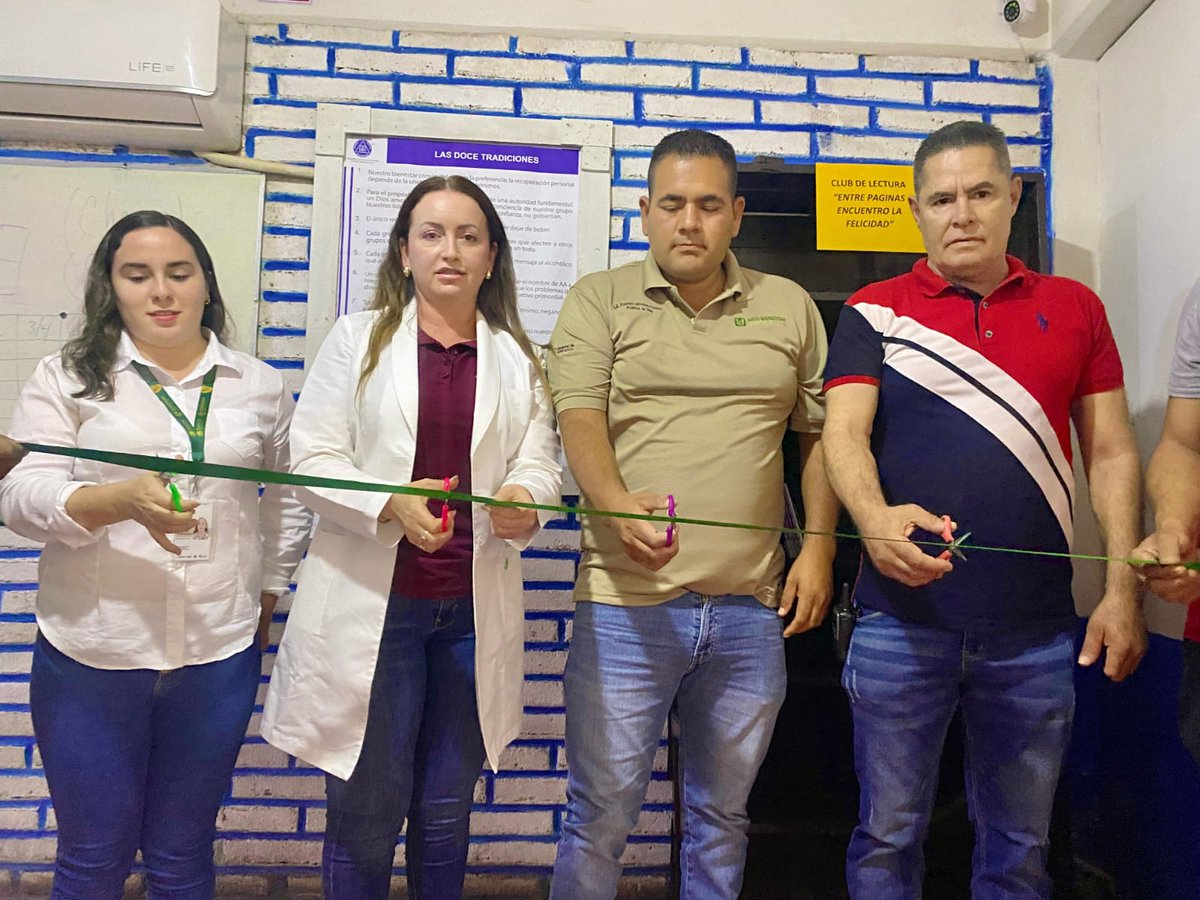 capaelfuerte's tweet photo. UNEME CECOSAMA EL FUERTE a través de su Coordinadora Lic. Gabriela Gaxiola Valenzuela y su equipo de promotores. Instalan BIBLIOTECA Y CLUB DE LECTURA "ENTRE PÁGINAS ENCUESTRO LA FELICIDAD, en Centro de rehabilitación UADAT El Fuerte. https://t.co/iKHY5Viv9T