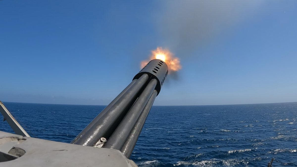 USPacificFleet's tweet photo. #LiveFireFriday ๐ฅ in #US7thFleet
1-2: #USSDewey fires CIWS in Pacific Ocean
๐ธ: MC1 Devin Monroe
3: #USSAmerica fires crew-served weapon system in Philippine Sea
๐ธ: MCSN Sam McNeely
#lethality #FreeAndOpenIndoPacific
@SurfaceWarriors @USNavy https://t.co/8eXGx3e3BE