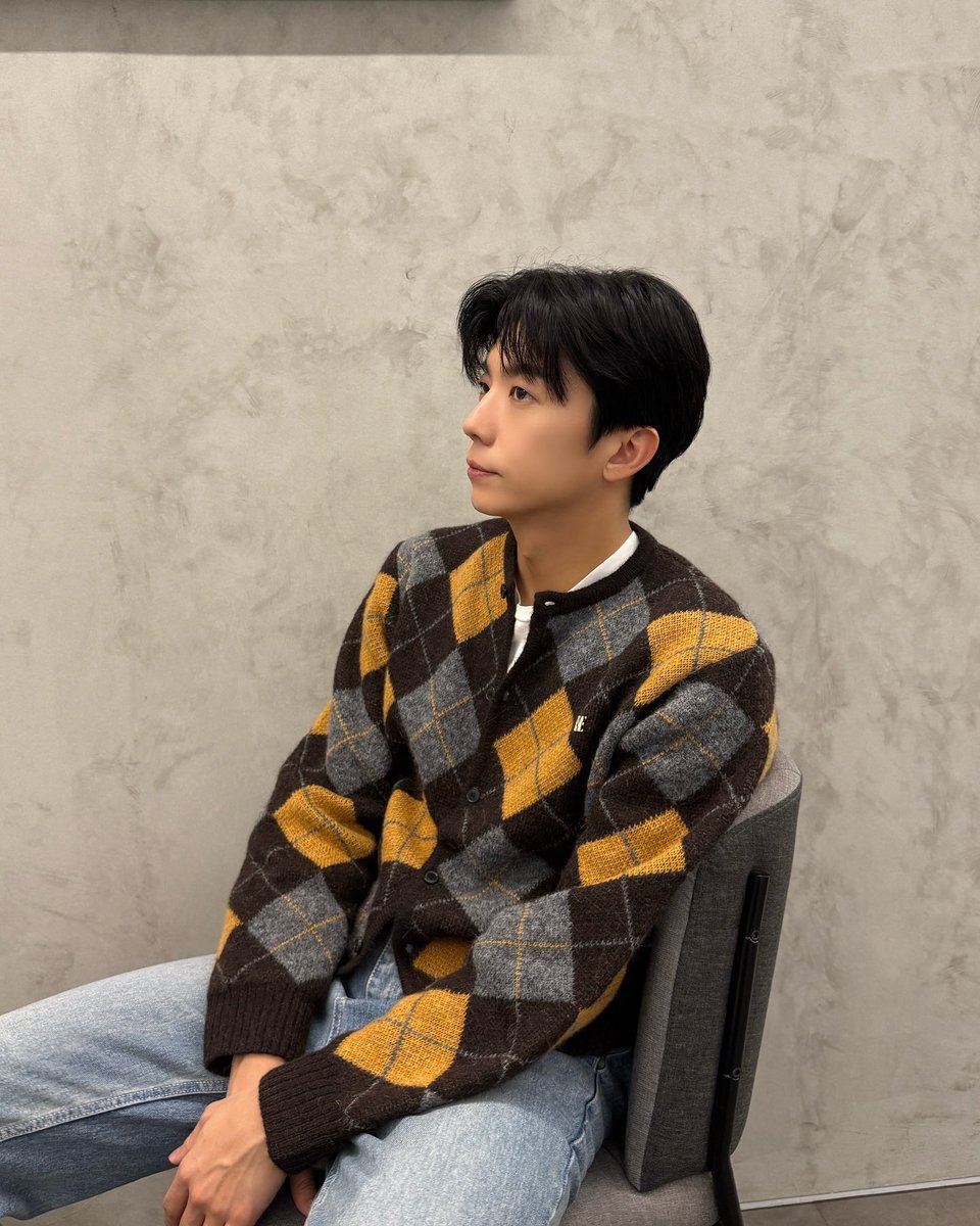 Real2PMBrasil's tweet photo. 2PMSTAGRAM | 07.03.25 - Atualização da conta oficial do 2PM no Instagram (1/2).
“Diretor da JYP por que você está por aqui?🌸
#DeRepente #NaFrente #DaEntradaDaOutraCasa #DiretorJangWooyoung #MelhorCliente”
@follow_2PM #2PM https://t.co/aWzSKVIv6u