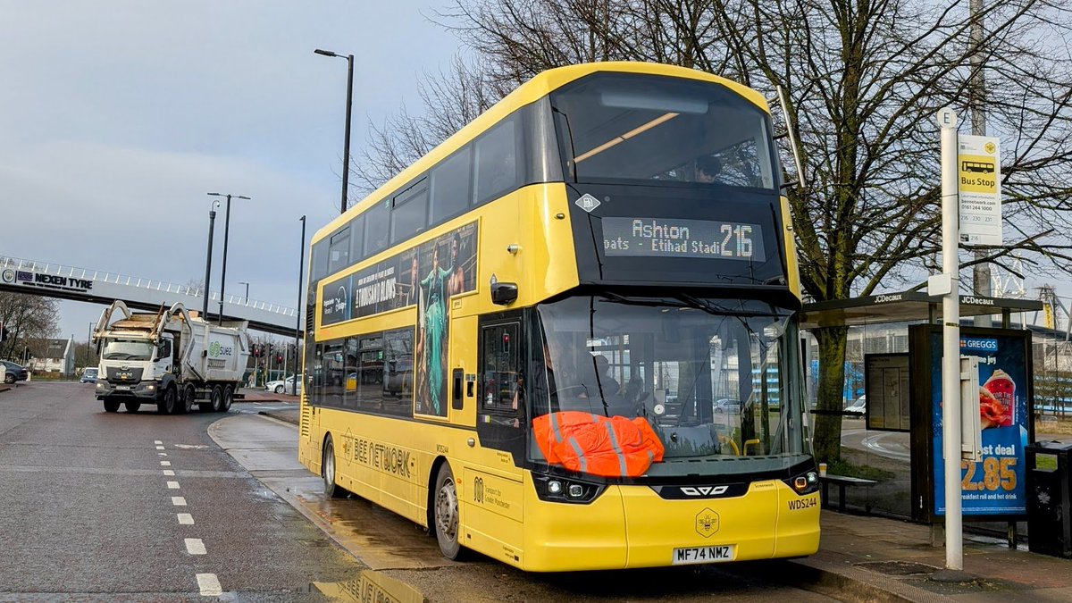 WC2512's tweet photo. Cloudy skies, bright bus 🤩

@BeeNetwork #MetrolineManchester WDS244 - MF74 NMZ at #Velopark #Eastlands this afternoon working a 216 service heading to #AshtonUnderLyne. https://t.co/Zbt87lj9f7